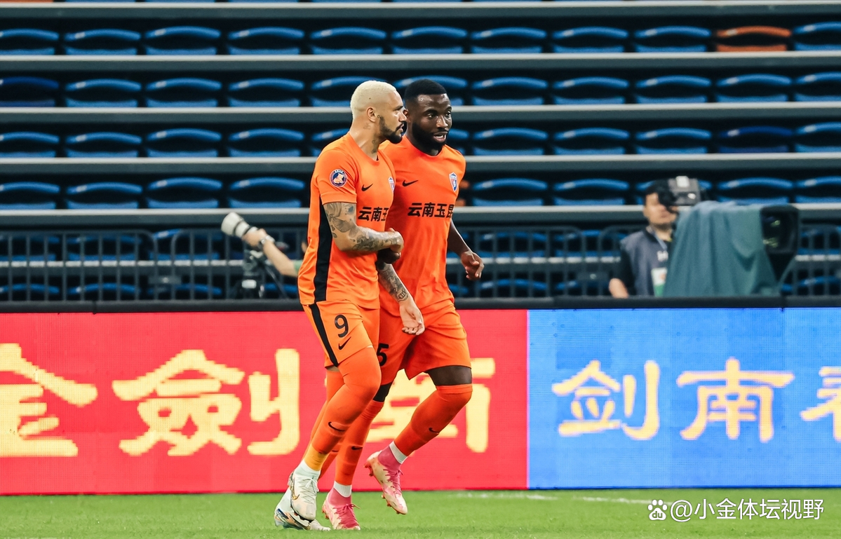 中超集结日走向成谜,曼城强势反弹,质疑声仍在,身体对抗强度拉满的简单介绍 中超集结日走向成谜,曼城强势反弹,质疑声仍在,身体对抗强度拉满的简单介绍