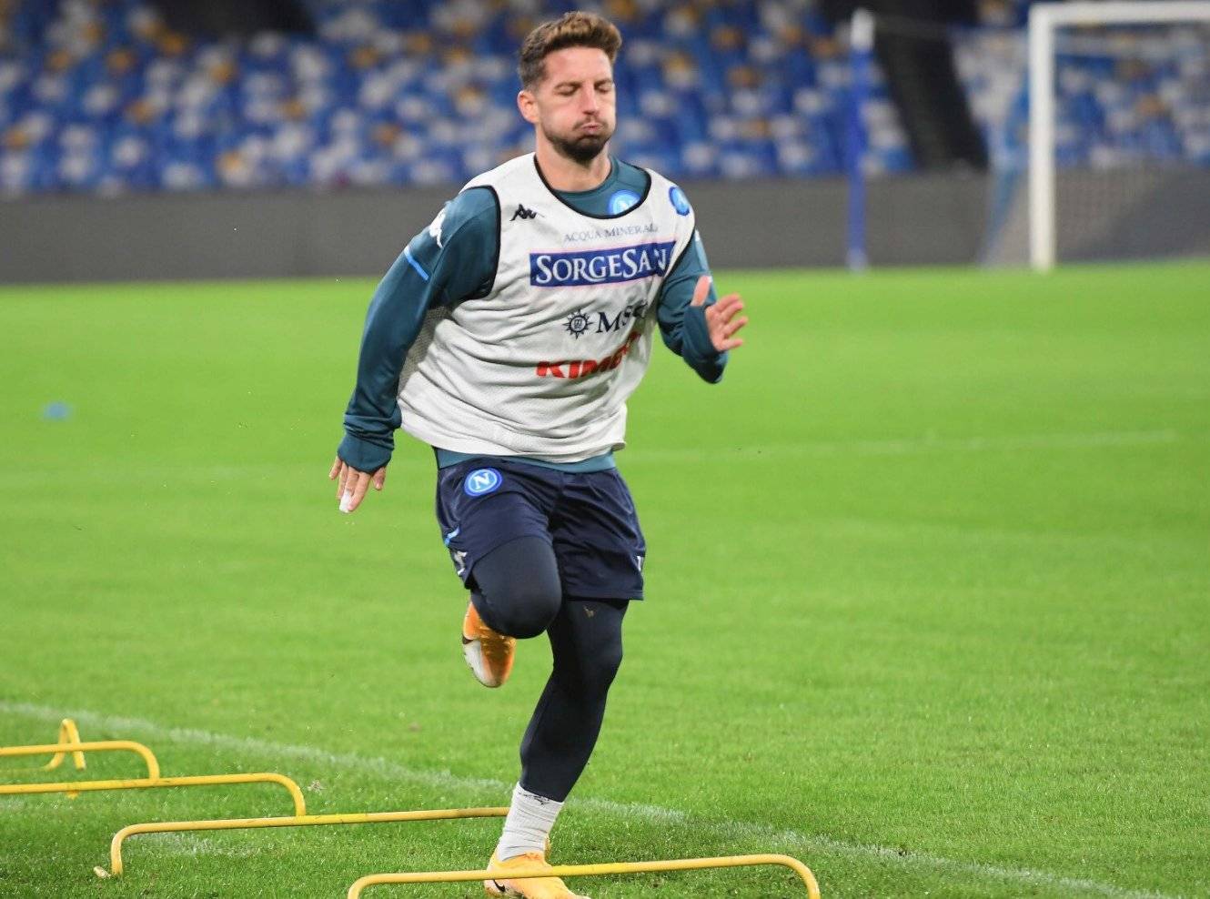 那不勒斯今晚回应争议集结日瓦伦西亚调整名单以备国王杯，转会期广厦男篮刷新队史纪录看傻球迷的简单介绍